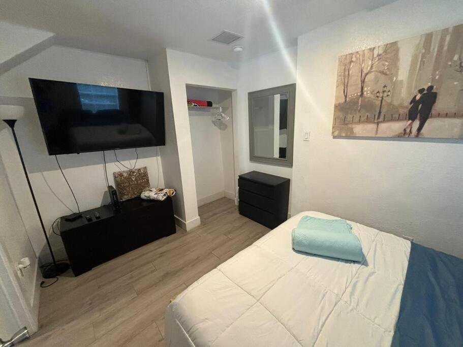 Quiet & Centrally Located House - Private Parking, Laundry And Storage For Luggage Miami Exterior foto